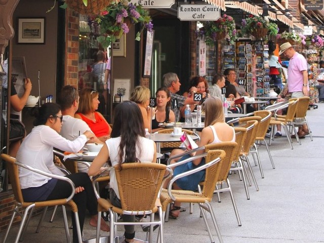 Đi du lịch nước ngoài, đưa tiền tip sao cho đúng? ảnh 14