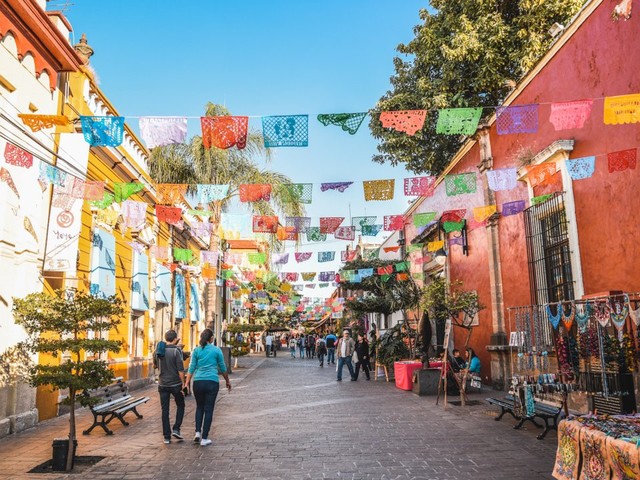 Đi du lịch nước ngoài, đưa tiền tip sao cho đúng? ảnh 2