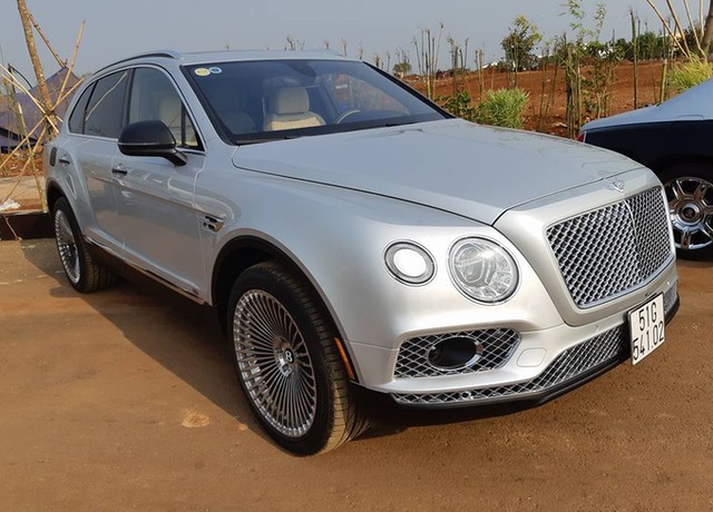 Dàn siêu xe và xe sang quy tụ tại Buôn Ma Thuột ảnh 4