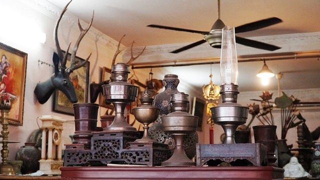 Con đường đồ cổ hơn nửa thế kỷ ở Sài Gòn ảnh 3