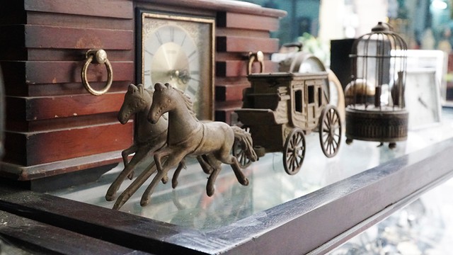 Con đường đồ cổ hơn nửa thế kỷ ở Sài Gòn ảnh 5