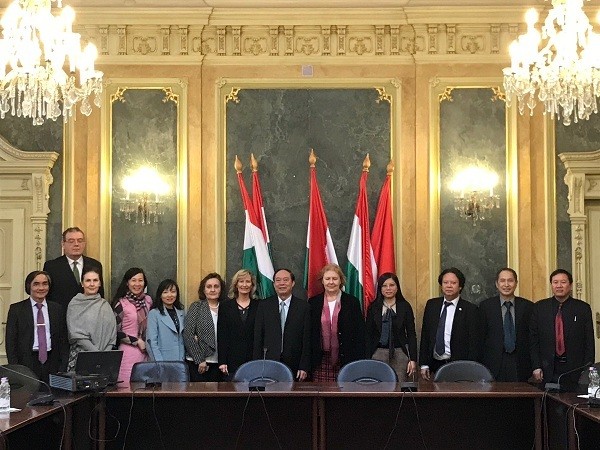 Khảo sát về thực hiện chính sách BHXH, BHYT tại Thụy Điển, Ba Lan, Hungary ảnh 2