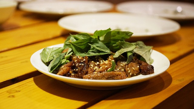 Bánh ướt thịt nướng ở Sài Gòn: muốn ăn ngon phải biết cuốn ảnh 3