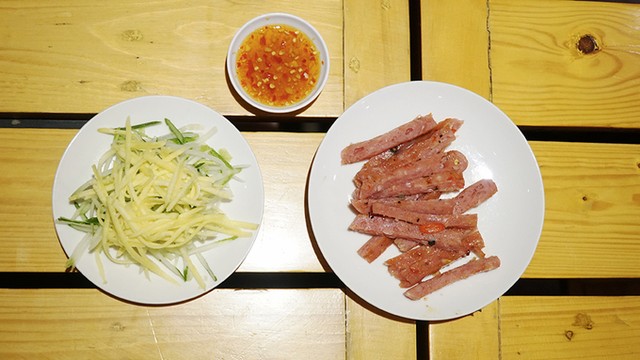 Bánh ướt thịt nướng ở Sài Gòn: muốn ăn ngon phải biết cuốn ảnh 4