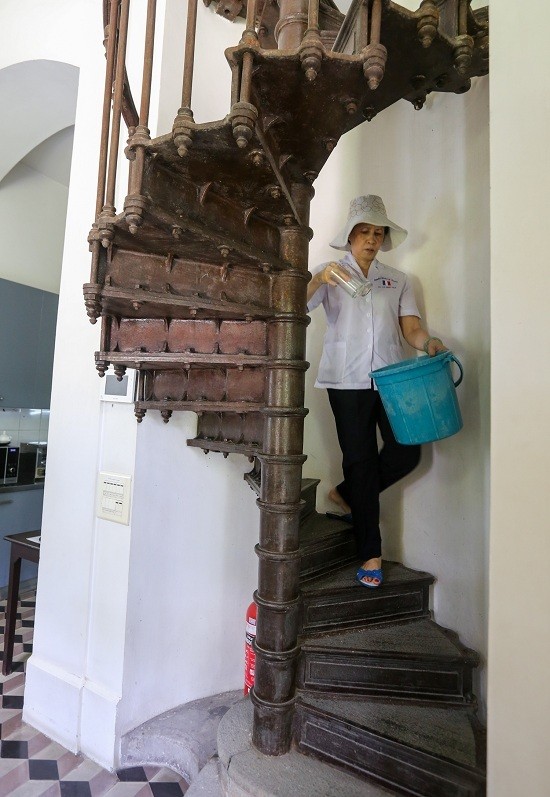 Những món đồ quý trong tòa nhà gần 150 năm tuổi ở Sài Gòn ảnh 9