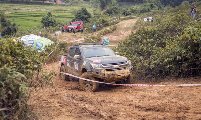 Bán tải Việt tranh tài off-road mừng sinh nhật ở Hà Nội ảnh 10
