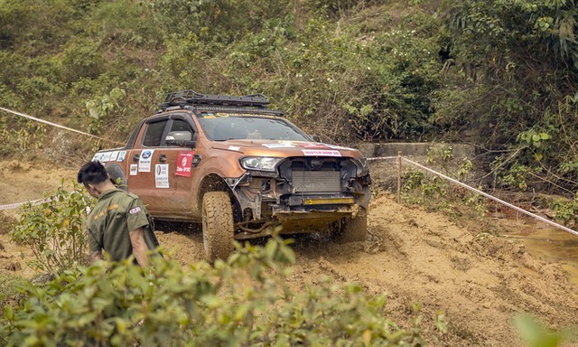 Bán tải Việt tranh tài off-road mừng sinh nhật ở Hà Nội ảnh 5