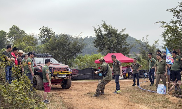Bán tải Việt tranh tài off-road mừng sinh nhật ở Hà Nội ảnh 7