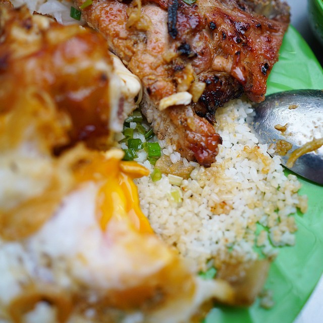 Quán cơm 23 năm ở Sài Gòn bán sườn to bằng gang tay ảnh 7