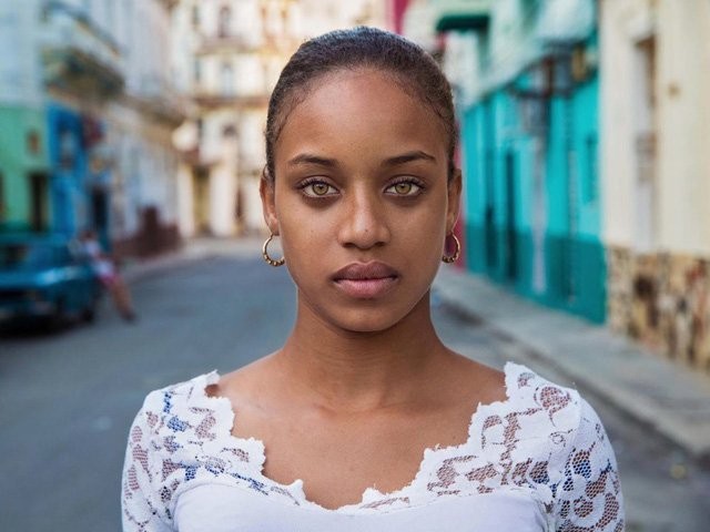 Nữ nhiếp ảnh gia đi khắp thế giới để ghi lại vẻ đẹp của người phụ nữ ảnh 1