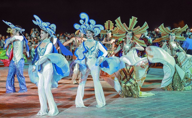 Hàng nghìn người hòa vào Carnaval đường phố ảnh 6