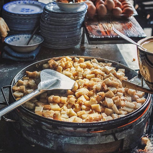 Quán bột chiên 30 năm bên hông chợ Bàn Cờ ảnh 2