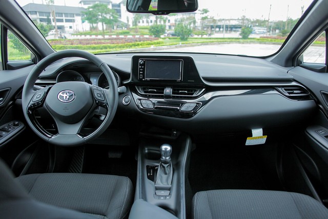 Toyota C-HR 2018 màu lạ về Việt Nam ảnh 1