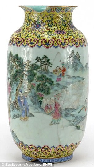 Bình hoa “vứt xó nhà” có giá… 2,7 tỷ đồng  ảnh 2