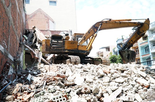 Sập nhà đang tháo dỡ ở Sài Gòn, một người chết ảnh 2