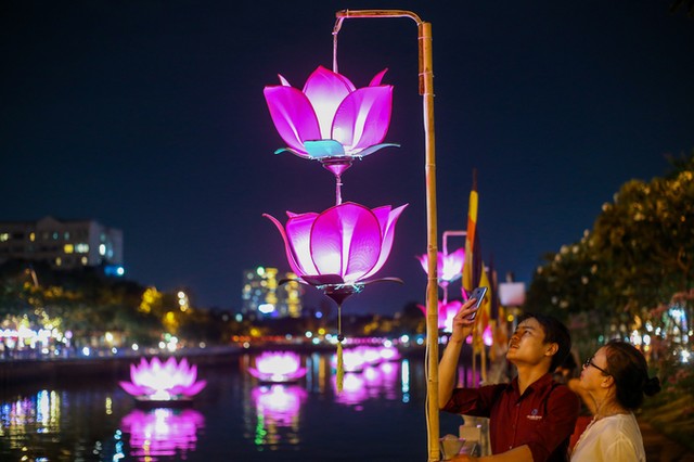 3 km kênh Nhiêu Lộc được thắp sáng đèn lồng mừng lễ Phật đản ảnh 3