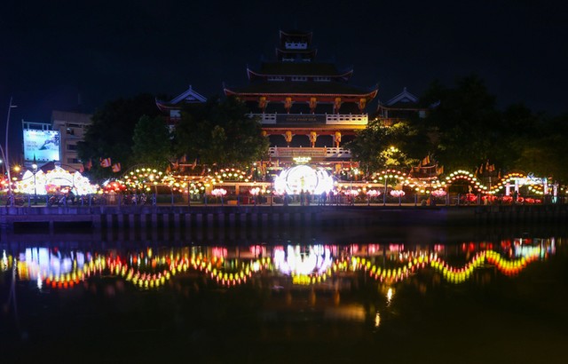 3 km kênh Nhiêu Lộc được thắp sáng đèn lồng mừng lễ Phật đản ảnh 4