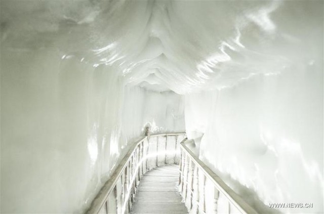 Động băng không bao giờ tan ngay cả giữa hè ở Trung Quốc ảnh 8