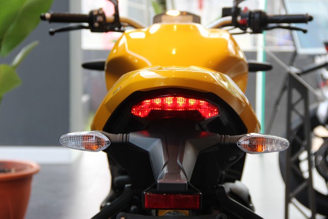 Ducati Monster 821 bản 2018 về Việt Nam, giá 400 triệu ảnh 3