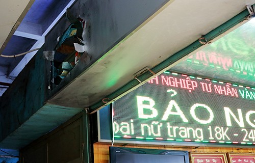 Tiệm vàng ở Khánh Hòa bị trộm gần 300 đôi bông tai ảnh 1