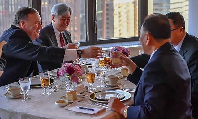 Trùm tình báo Triều Tiên gặp Pompeo: Ăn tối kiểu Mỹ, đàm phán tiến tới ảnh 1