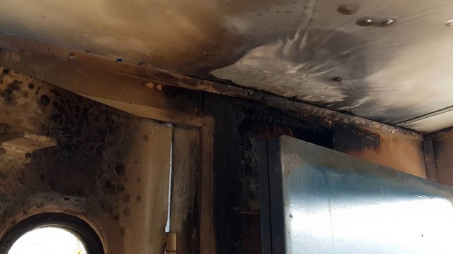 Tàu hỏa đang lưu thông bất ngờ bốc cháy ảnh 1