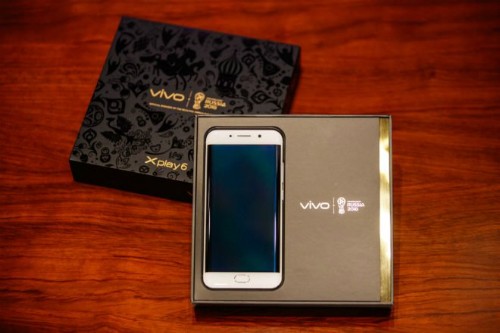 Nhân viên FIFA phải dùng điện thoại Trung Quốc tại World Cup 2018 ảnh 1