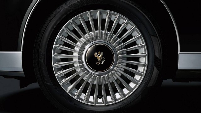 Toyota Century - sedan cao cấp đắt gấp đôi xe Lexus ảnh 3