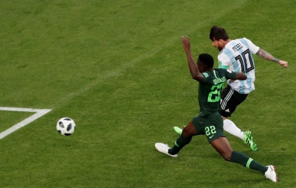 Messi và Rojo đưa Argentina vào vòng 1/8 ảnh 1