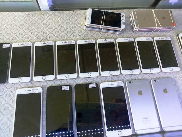 Tiệm cầm đồ “chảnh” mùa World Cup: Chỉ nhận cầm xe tay ga, điện thoại xịn ảnh 2