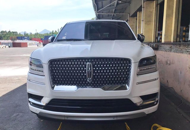 Lincoln Navigator - xế 'khủng' Mỹ giá hơn 9 tỷ đầu tiên về Việt Nam ảnh 1