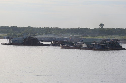 ‘Cát tặc’ lộng hành, chính quyền bất lực ảnh 1