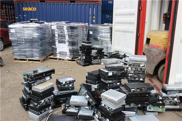 "Đau đầu" với hàng ngàn container phế liệu nhập khẩu vô chủ ảnh 2