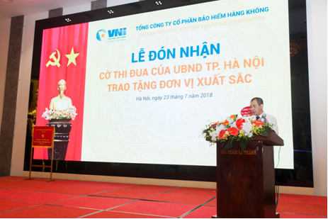 Bảo hiểm Hàng không đón nhận cờ thi đua của UBND TP Hà Nội ảnh 1