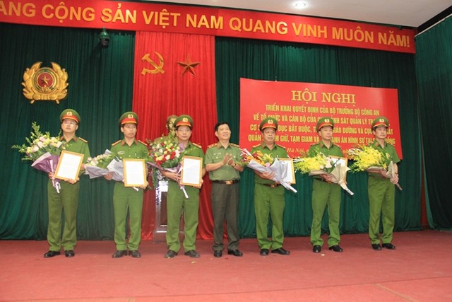Bộ Công an trao quyết định bổ nhiệm nhân sự Cục C10, C11 ảnh 2
