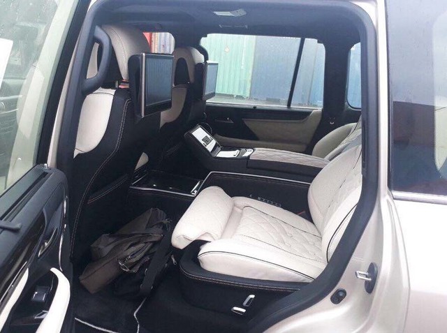 Lexus LX570 bản 4 chỗ giá gần 11 tỷ đầu tiên về Việt Nam ảnh 1
