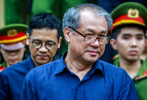 Ông Trầm Bê chấp nhận bản án 4 năm tù ảnh 1