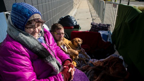 Người Mỹ dựng lều, xếp hàng từ đầu tuần chờ Black Friday ảnh 1