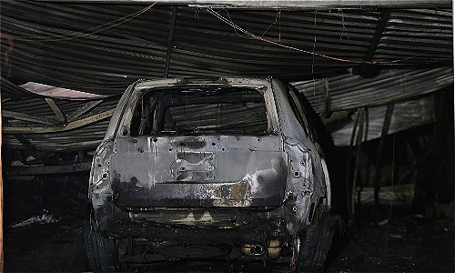 Gara hàng nghìn m2 ở Hà Nội cháy, thiêu rụi nhiều ôtô ảnh 1