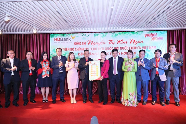 Chủ tịch Quốc hội chúc đầu năm HDBank, Vietjet: Kinh tế tư nhân và khu vực nước ngoài góp phần phát triển kinh tế đất nước ảnh 1