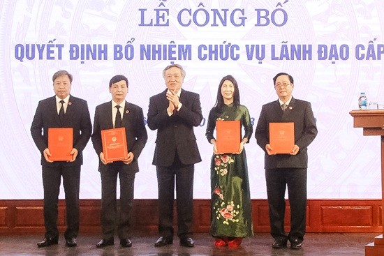 Công bố quyết định của Chủ tịch nước về công tác cán bộ ảnh 1