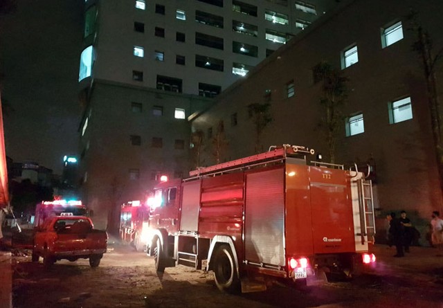 Cháy ở Bệnh viện Nhi Trung ương, bệnh nhân náo loạn ảnh 1