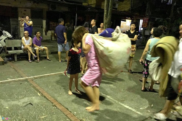 Cháy quán bia Hải Xồm, người dân ôm đồ đạc chạy tán loạn ảnh 1