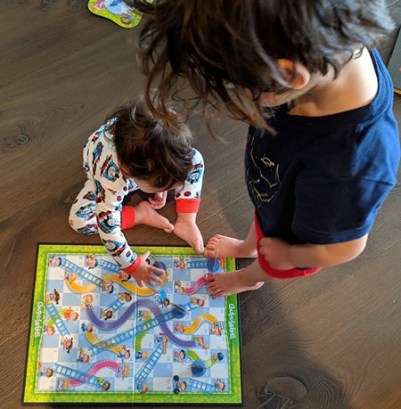 Lý do cha mẹ nên học CEO Facebook không đăng ảnh con lên mạng xã hội ảnh 1