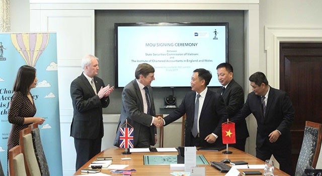 ICAEW và Ủy ban Chứng khoán Nhà nước ký kết Thỏa thuận hợp tác ảnh 1