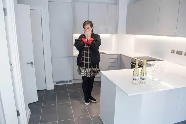 Vận may kép với cô gái học giỏi phải bỏ nhà đi bụi ảnh 1