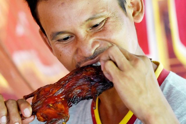 Chuột đồng nướng: Món ăn vặt rẻ tiền mà ngon “khó cưỡng“ ảnh 1