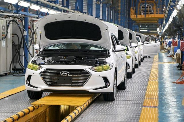 Ưu đãi lớn, ô tô Việt vẫn chật vật giảm giá thành ảnh 1