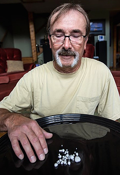 Người đàn ông được cả chuỗi ngọc khi ăn hàu ảnh 1