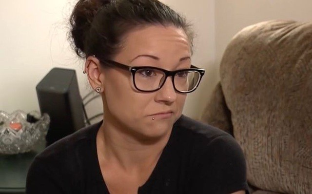 Mua iPhone giá rẻ qua mạng, người phụ nữ nhận được... 2 cục xà bông ảnh 1